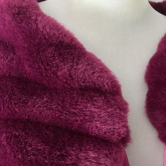Sharon Deep Plum Dark Magenta Rose Satin Faux Fur Warp Shawl - Picture 3 of 15